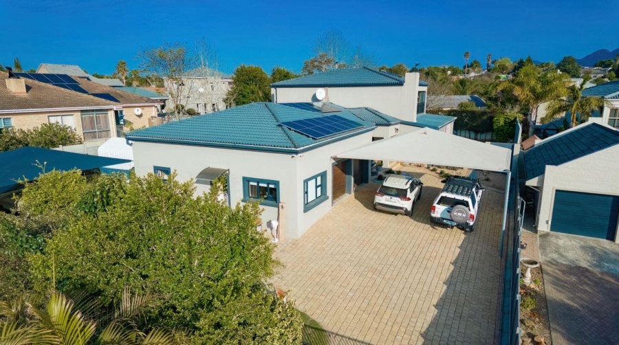 5 Bedroom Property for Sale in Bergsig Western Cape